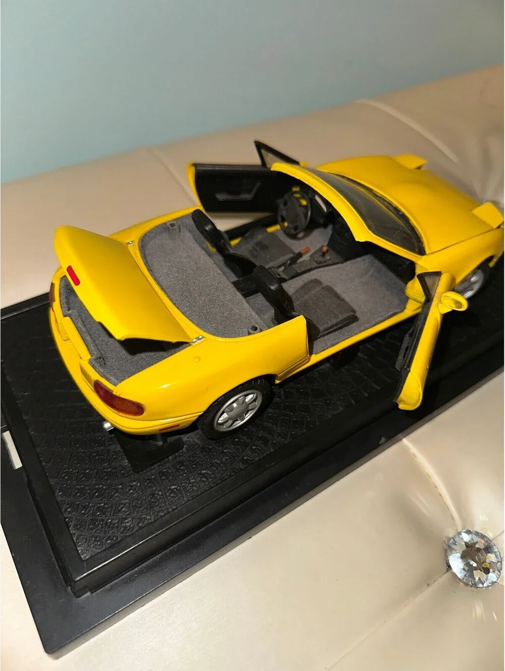 Kyosho Yellow MX-5 Miata Vintage Model Car Detailed 1:18